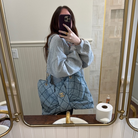 Chanel Washed Denim Bow Bag Zipper Tote Fall Winter 2025/2026 - Picture 10 of 15